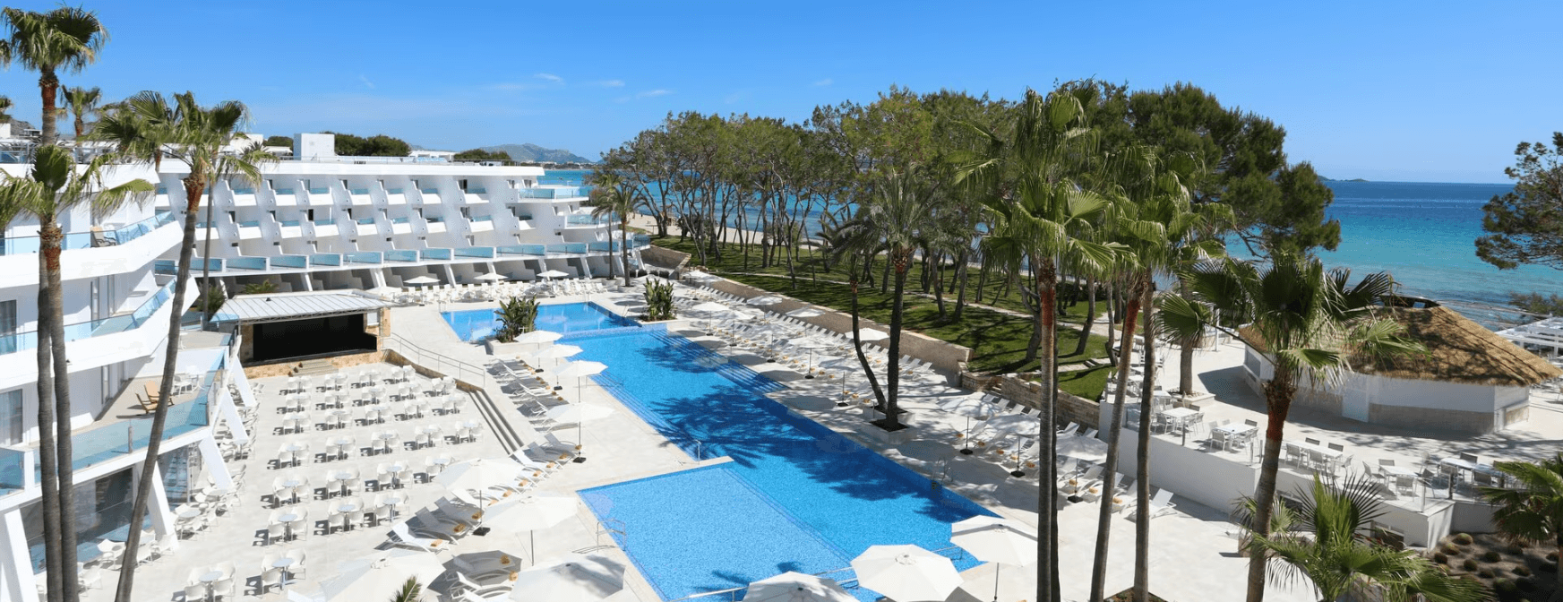 Vista aérea del Iberostar Waves Playa de Muro frente al mar