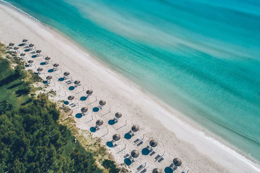 Bahía de Alcudia con agua turquesa y arena blanca